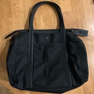 Lululemon Everywhere 23l Black Tote/Duffel